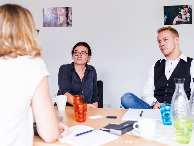 Düsseldorfer Flüchtlingsbeauftragte Miriam Koch im Interview mit ohfamoos