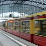 Zug im Bahnhof