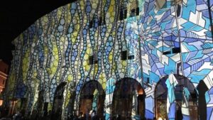 Farbinstallation am Forum Pula
