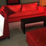 Rotes Sofa für die livestream Teilnehmer