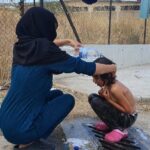 Kind auf den Straßen von Lesbos