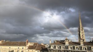 Bordeaux mit Regenbogen
