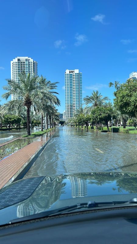 Dubai Land unter