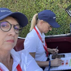 Sonja und Jacqueline im Auto