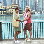 Sonja und Elke in Dubai am Burj Khalifa